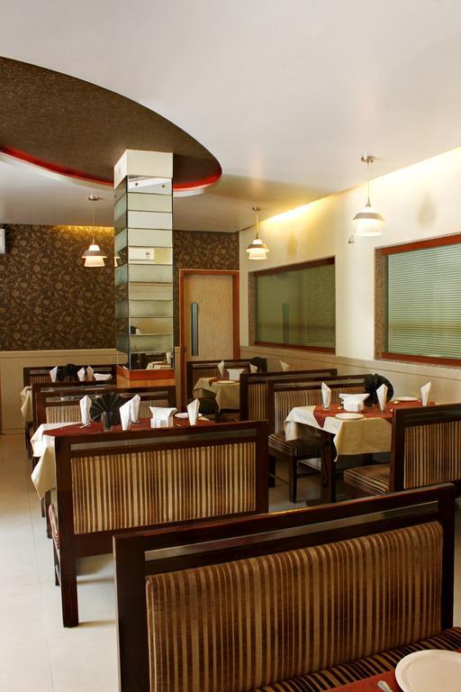 Hotel Corona Bharuch Exteriér fotografie