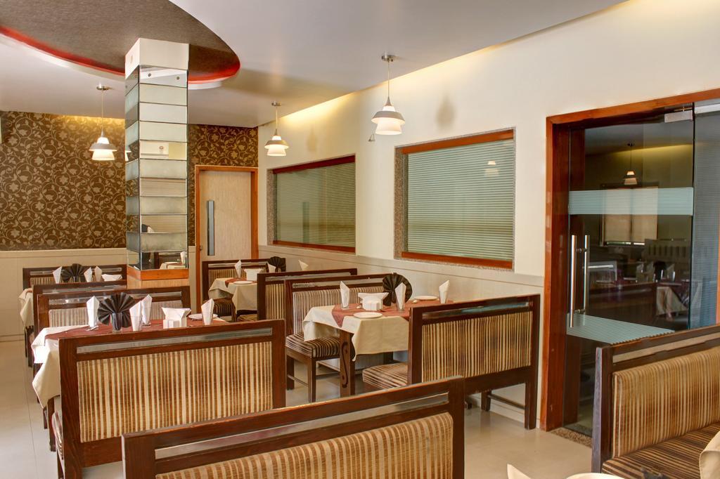 Hotel Corona Bharuch Exteriér fotografie