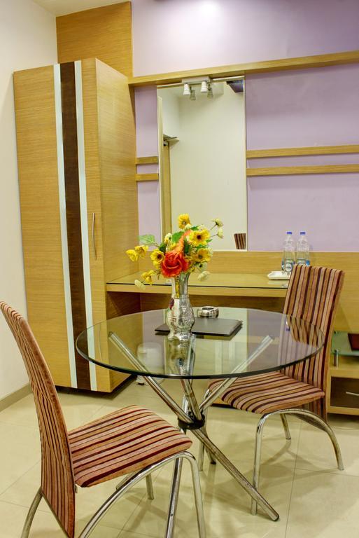 Hotel Corona Bharuch Exteriér fotografie