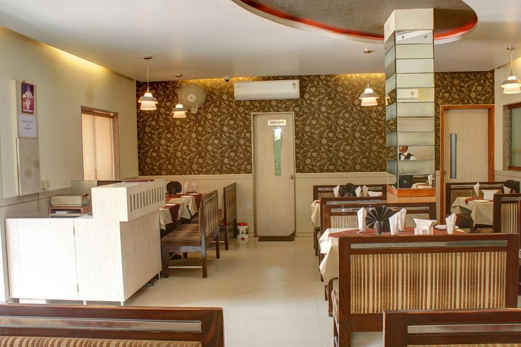 Hotel Corona Bharuch Exteriér fotografie