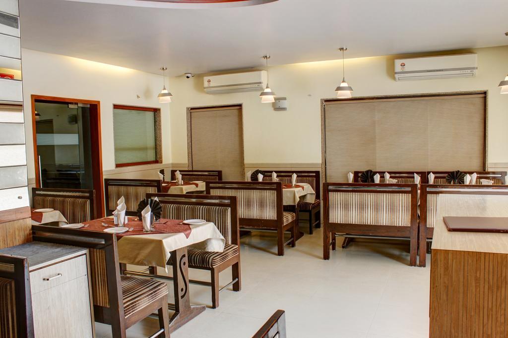 Hotel Corona Bharuch Exteriér fotografie