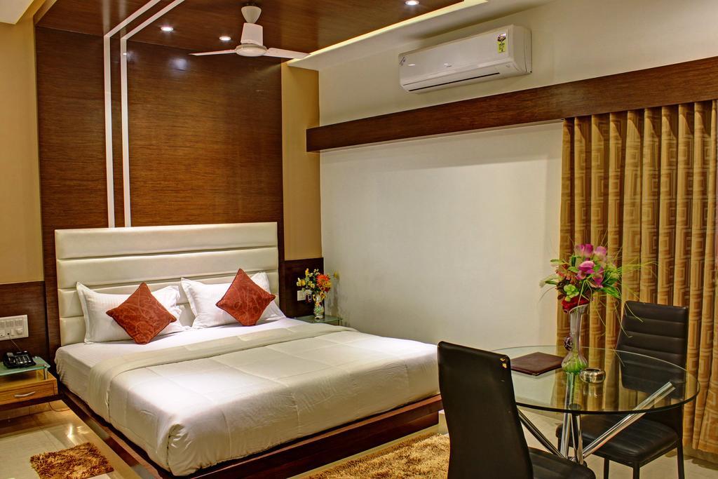 Hotel Corona Bharuch Exteriér fotografie