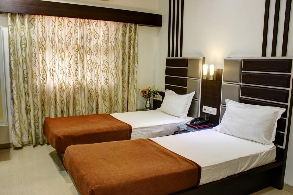 Hotel Corona Bharuch Exteriér fotografie