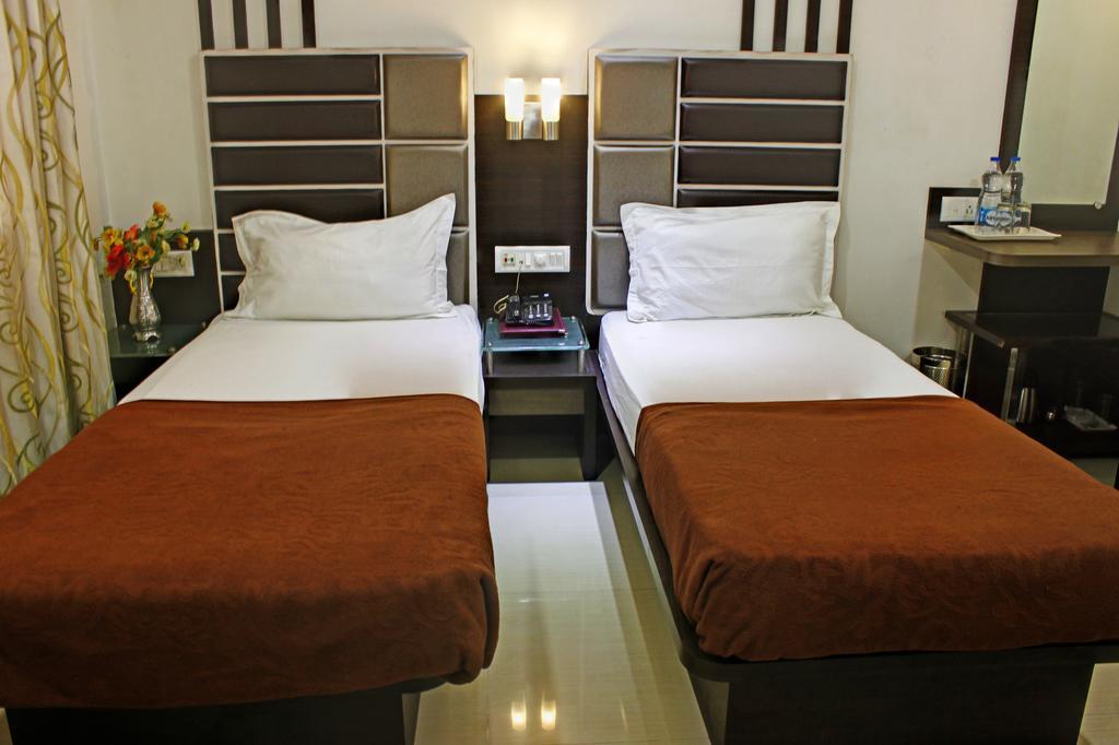 Hotel Corona Bharuch Exteriér fotografie