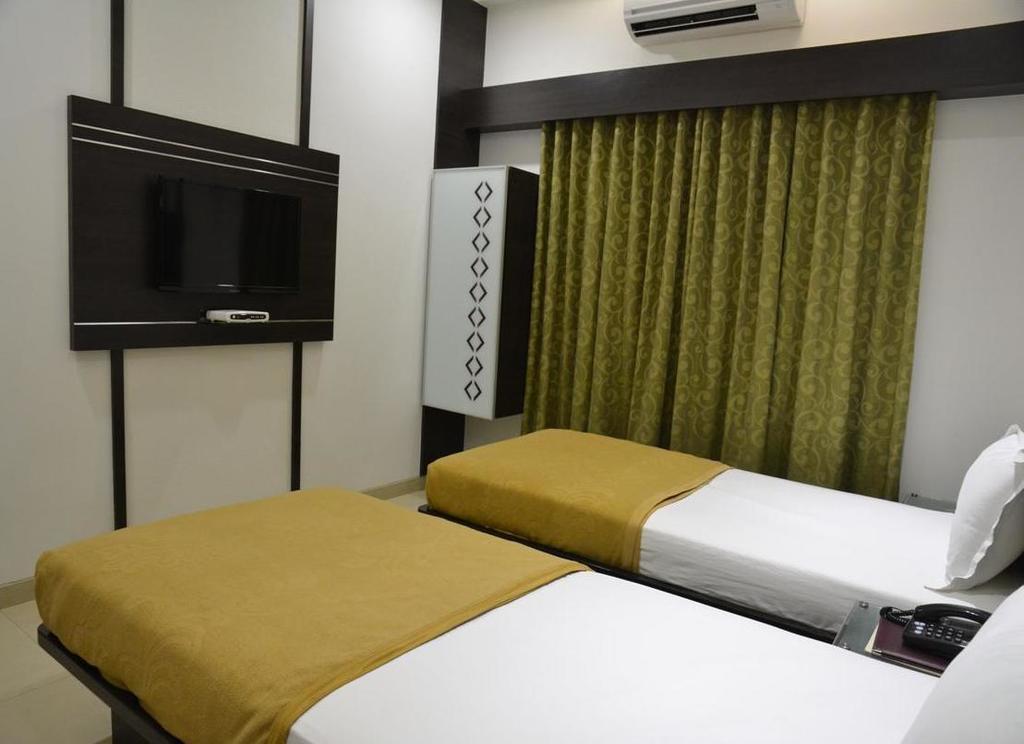 Hotel Corona Bharuch Pokoj fotografie