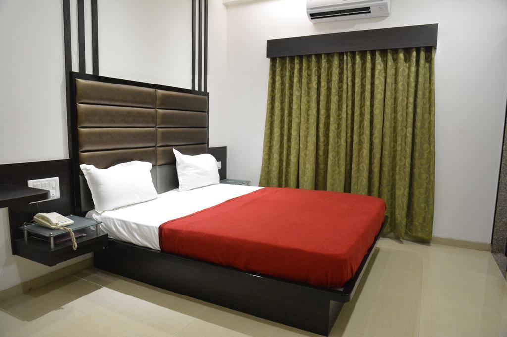Hotel Corona Bharuch Exteriér fotografie