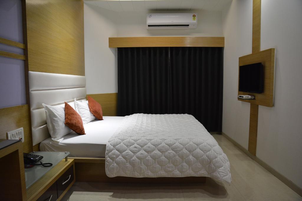 Hotel Corona Bharuch Pokoj fotografie