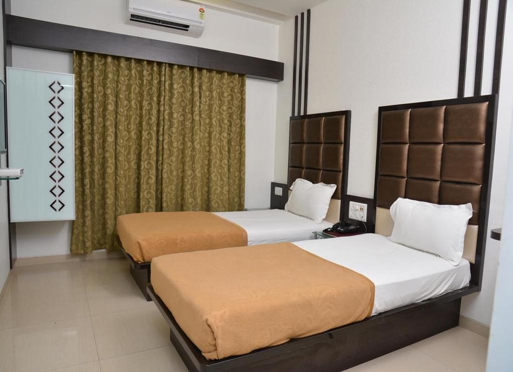 Hotel Corona Bharuch Pokoj fotografie