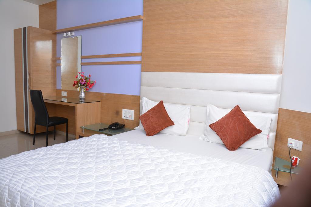 Hotel Corona Bharuch Pokoj fotografie