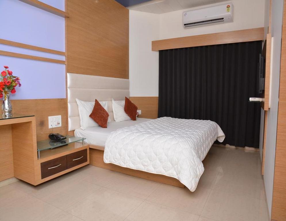 Hotel Corona Bharuch Pokoj fotografie