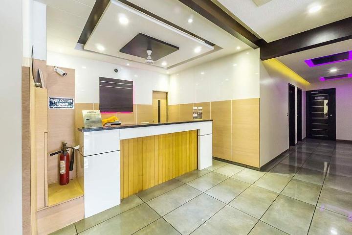 Hotel Corona Bharuch Exteriér fotografie