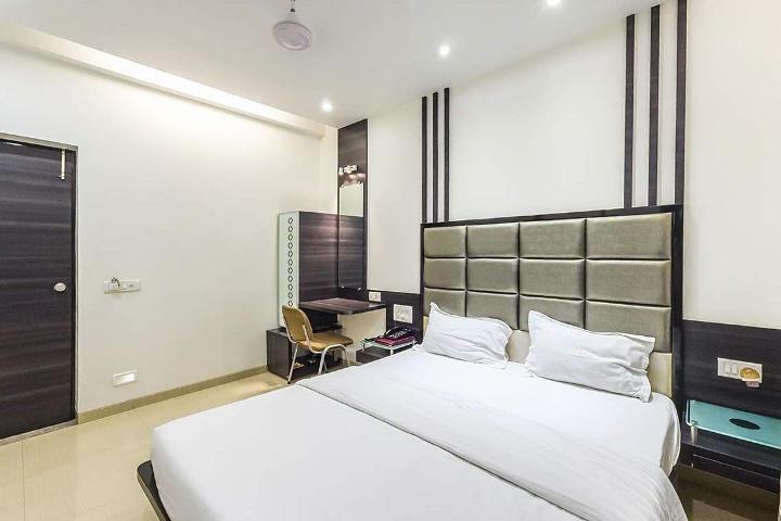 Hotel Corona Bharuch Exteriér fotografie