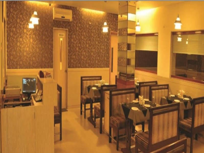 Hotel Corona Bharuch Exteriér fotografie